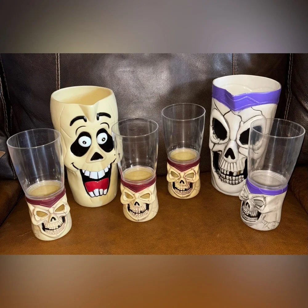 Vintage Plastic Blow Mold Halloween Pitchers with four matching glasses - Picture 1 of 3
